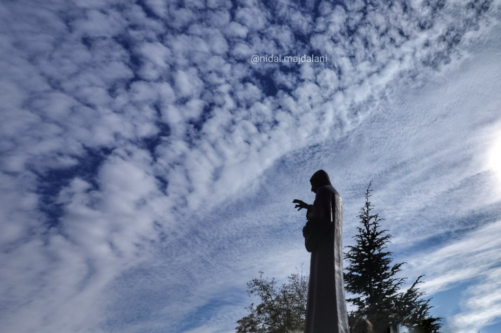 سماء عنايا في يوم الاستقلال… يا مار شربل صلّي عنّا –&nbsp;بالصور